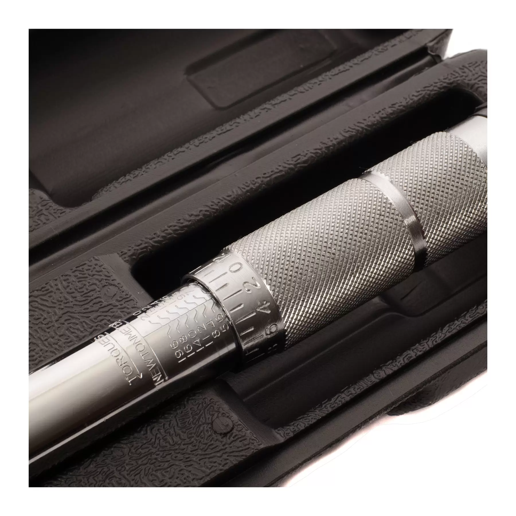 1/2" 0.5" Drive Torque Wrench - 21-155 ft-lb / 28-210Nm - Image 2